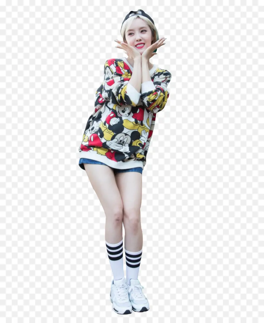 Mujer Con Suéter De Mickey Mouse，Moda PNG