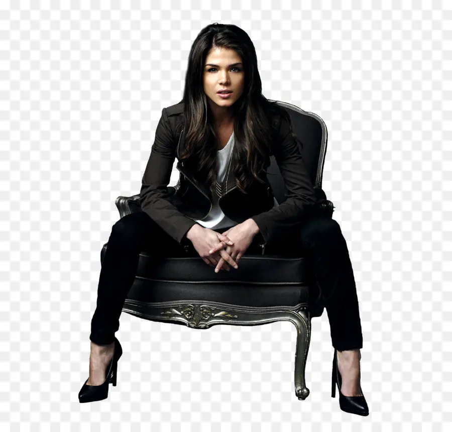 Marie Avgeropoulos，Thunder Bay PNG